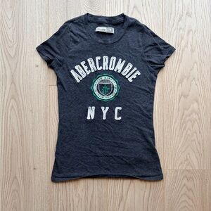Abercrombie & Fitch Charcoal Gray Heather Graphic Tee Size XS